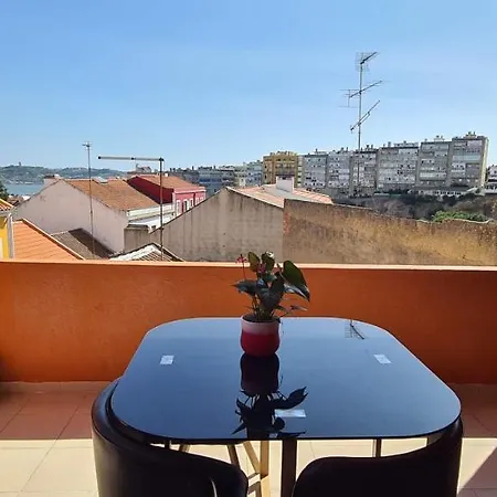 Relax In For 4 People With Terrace And Parking דירה